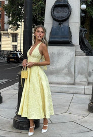 Esmeralda | Ärmelloses Neckholder-Midikleid