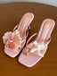 Zendaya | Offene Sandalen mit niedrigem Absatz und Blumendetails