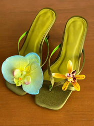 Zendaya | Open Low-heeled Sandals with Flower Details