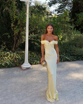 Emory | Rückenfreies Satin-Maxikleid