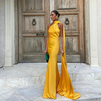 Stella | Vestido com Capa Atemporal