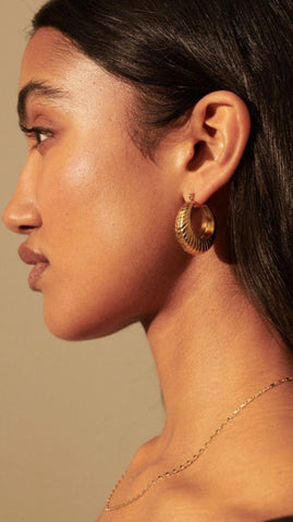 Sloane | Brincos de Argola Banhados a Ouro