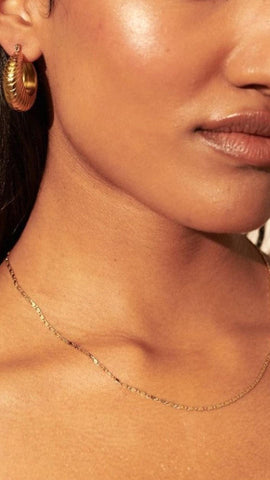 Sloane | Brincos de Argola Banhados a Ouro