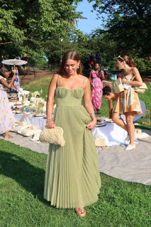 Hayley | Vestido Midi Sem Mangas com Corpete